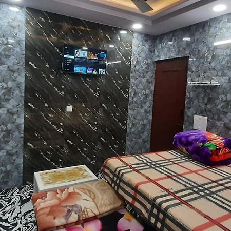 Aggarwal Luxury Room With Private Kitchen Washroom And Balcony Along With Fridge, Ac, Android Tv, Wifi In Main Lajpat Nagar Нью-Делі Екстер'єр фото