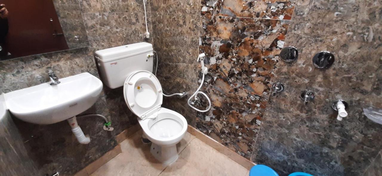 Aggarwal Luxury Room With Private Kitchen Washroom And Balcony Along With Fridge, Ac, Android Tv, Wifi In Main Lajpat Nagar Нью-Делі Екстер'єр фото